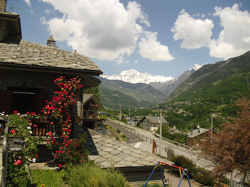 B&B Les Fleurs Gignod Esterno foto