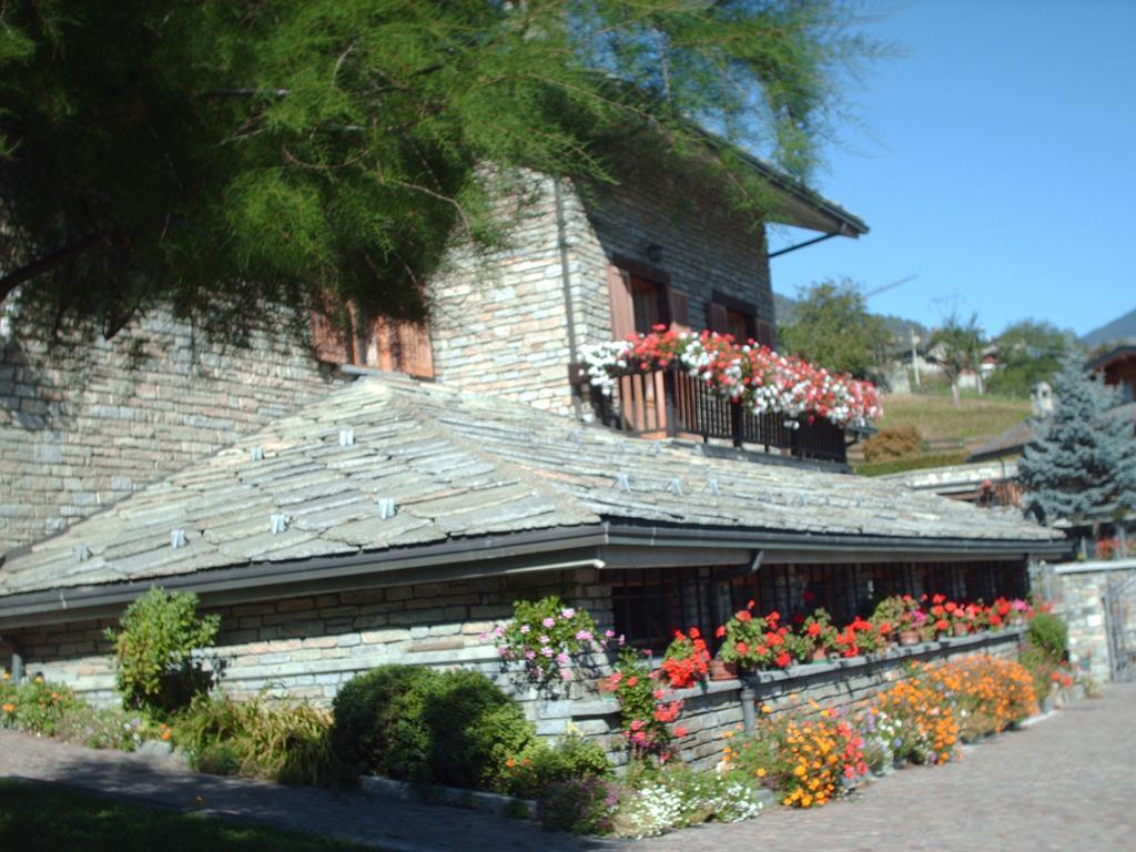 B&B Les Fleurs Gignod Esterno foto