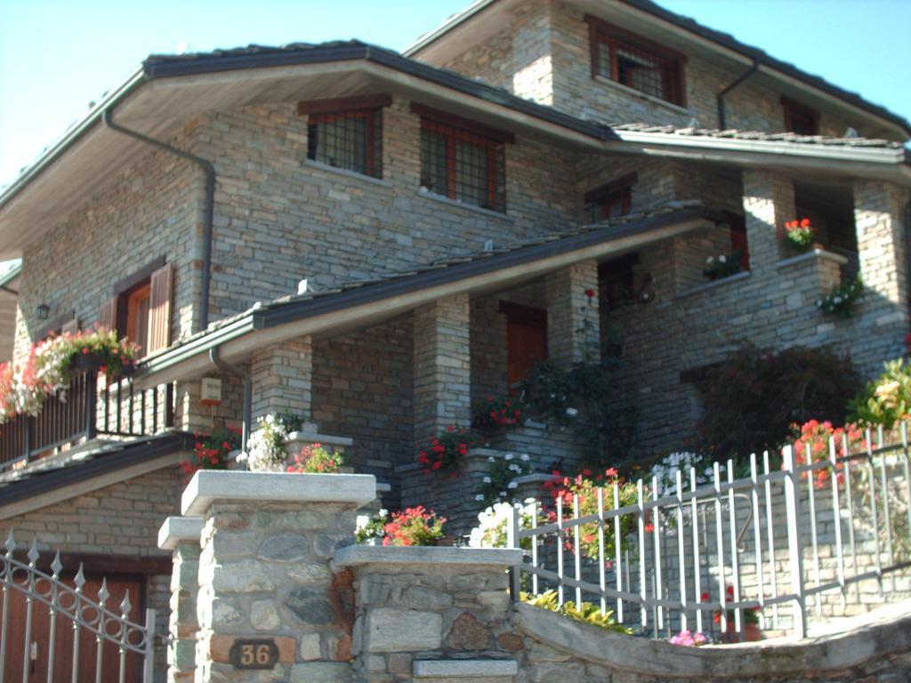 B&B Les Fleurs Gignod Esterno foto