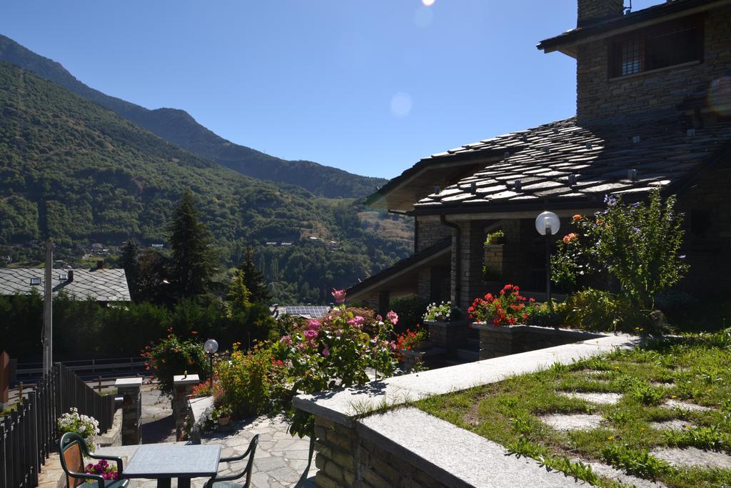 B&B Les Fleurs Gignod Esterno foto